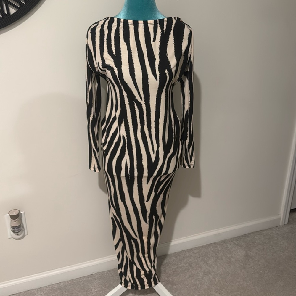 Black and beige backless dress